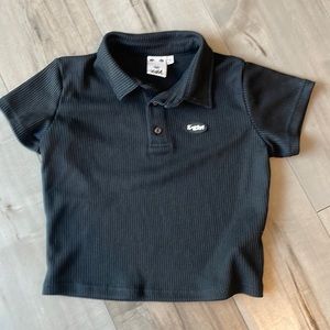 Black ribbed cropped polo.